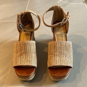 Dolce Vita platform sandals size 6.5